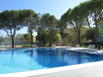 Relax by the Pool-beahost