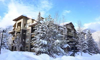 SPACIOUS 2-Br 2-Ba | Ski In/Out | Pool & Hot Tubs | in Heart of PANORAMA RESORT