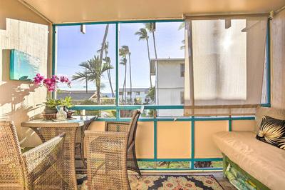 Sunny Central Condo: Lanai & Community Pool Access