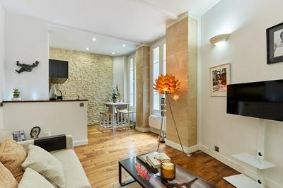 Charming 1 Bedroom Apartment Eiffel Tower