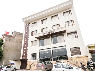 Capital O 44117 Hotel Alphonso