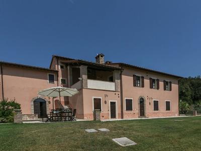 Elegant Apartment Only 1 Hour From Rome