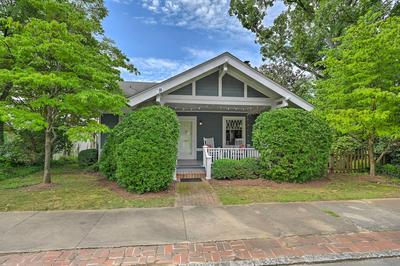 Bright Greensboro Escape ~ 1 Mi to Downtown