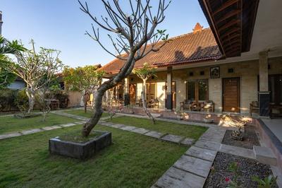 Green Cottage by ABM