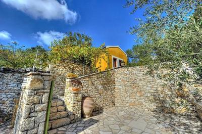 Agathi Cottage in Longos