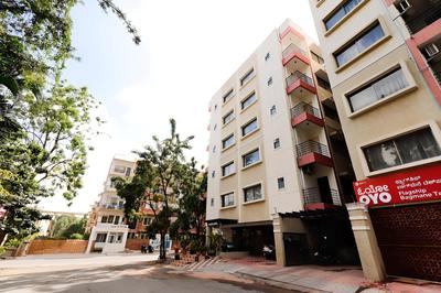 Capital O 62688 Makers Hotel