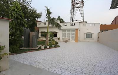 Crown Courtyard By Naavagat