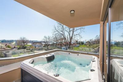Apartment in Pula With Sea View and Bubble Bath