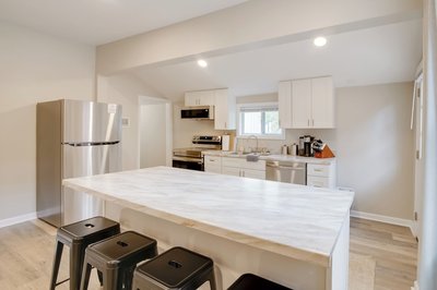 Walk to Wku, Bars & Dining! Updated Duplex Home