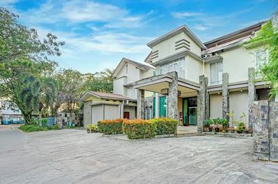 Collection O Padang near Mesjid Raya Syekh Ahmad Al-Minangkabawi formerly Hotel Surya Palace