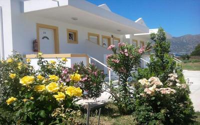 Nikos 2 Studios & Apartments