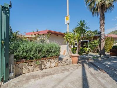 Apartment in Gasponi With Mountain Views