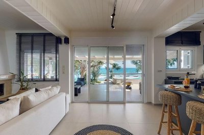 NIKKON LUXURY LIVING is a luxury private villa, in top of the sea.Enjoy LUXURY.