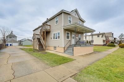 Blue Island Apartment: Walk to Metra!