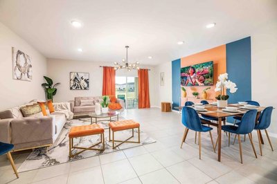 Designer Decorated-3 Bedroom Near Disney