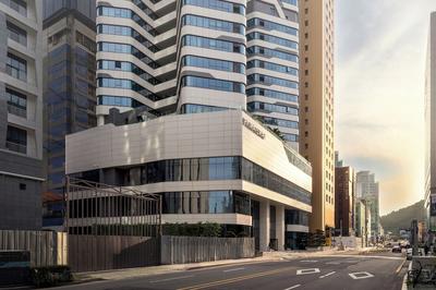 Le Collective Haeundae Paragraf