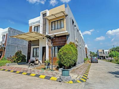 OYO 92768 Flagship Exclusive Colombus Near Stasiun Karawang