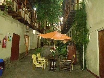 Yuri's Sambleño II Hostel