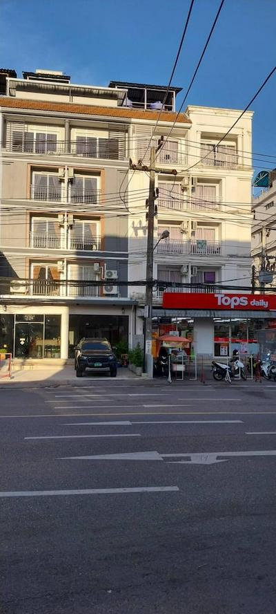 The Brown boutique patong