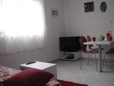 Xena - Comfort and Spacious - A2 Red
