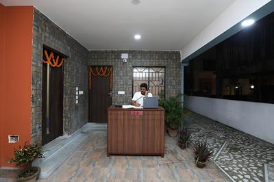 Collection O 17376 Adda New Town