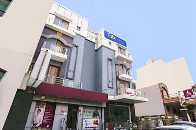 Fabhotel Royal Touch