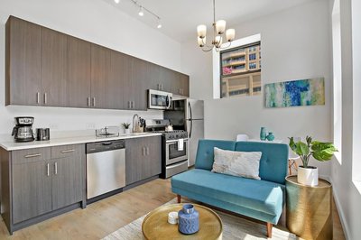 Luxe 1BR Apt - Lake 204 rep