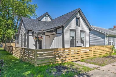 Quaint + Cozy Indianapolis Getaway w/ Yard!