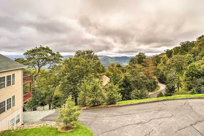 Walkable Condo w/ Scenic View in Beech Mountain!