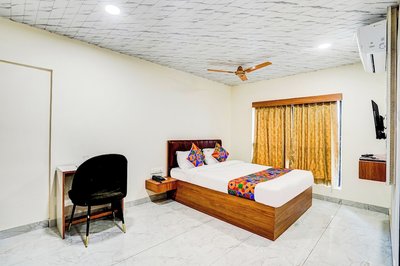 Hotel Omkar & Lodging - phoenix market city