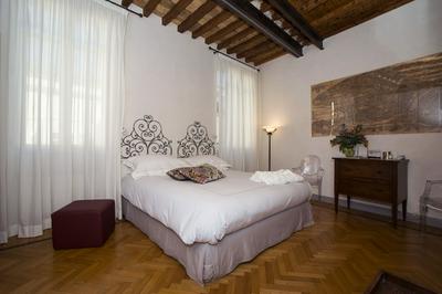 Rome Frattina 27