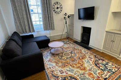 Covent Garden 1-bed Apt Sleeps 4, 7 min to Station
