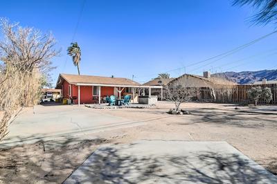 Cali Desert Oasis w/ Hot Tub + Mtn Views!