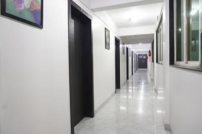 HOTEL VIRAJ