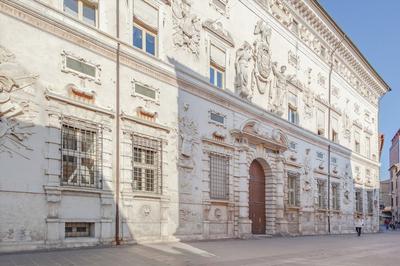 Ex Tribunale Palazzo Bentivoglio Apartment