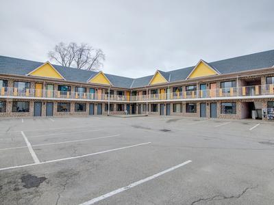 Falls Inn Near Casino Niagara By OYO