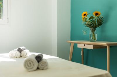 Local Hostel & Suites