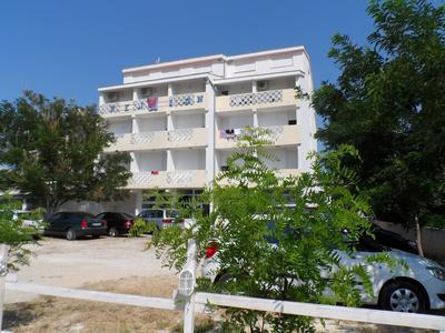 Rooms and apartments Galeb