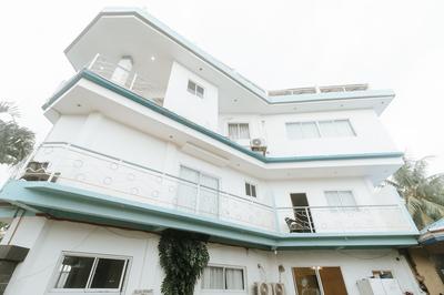 Marina Breeze Resort