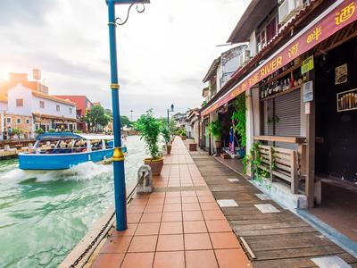 OYO 653 Green World Hotel
