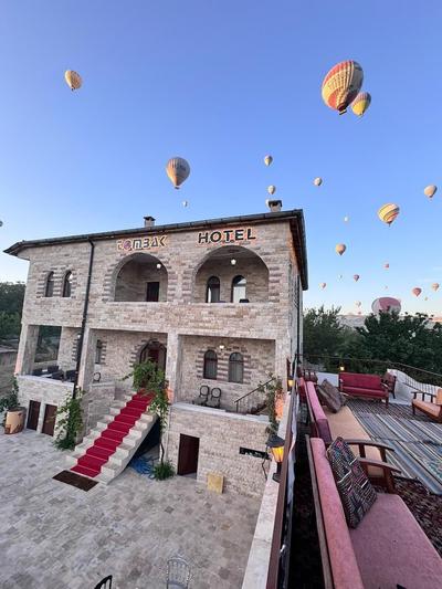 Hotel Leo Saffron