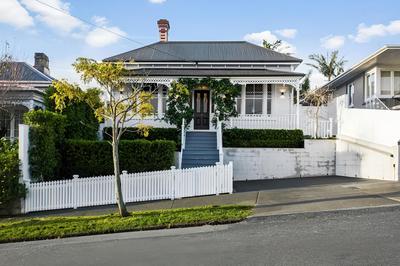 Timeless Executive Family Home - Spa