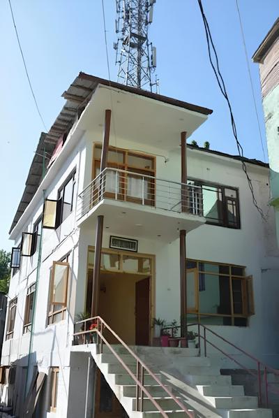 Goroomgo Nice One Palace Srinagar