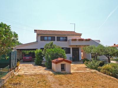 Apartment 895