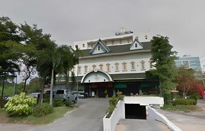 13 Coins Ngamwongwan Hotel