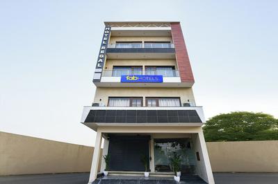 Fabhotel Regal