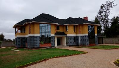 Karen Crescent Hotel