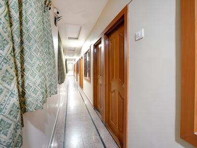 Capital O 46832 Gaayatri Residency