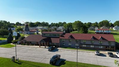 Hygge Inn & Suites