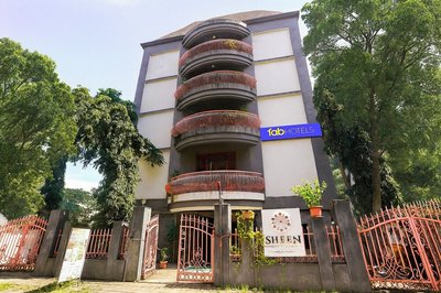 Fabhotel Sheen Residences